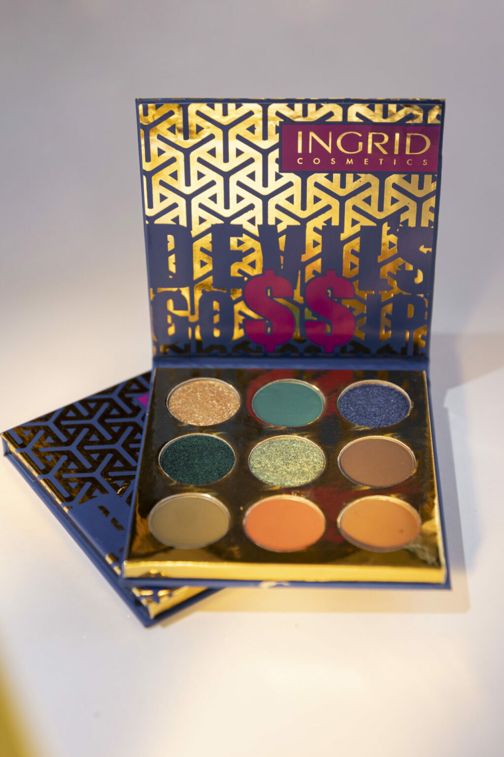 Ingrid Cosmetics Devil's Gossip Eyeshadow Palette – Image 3